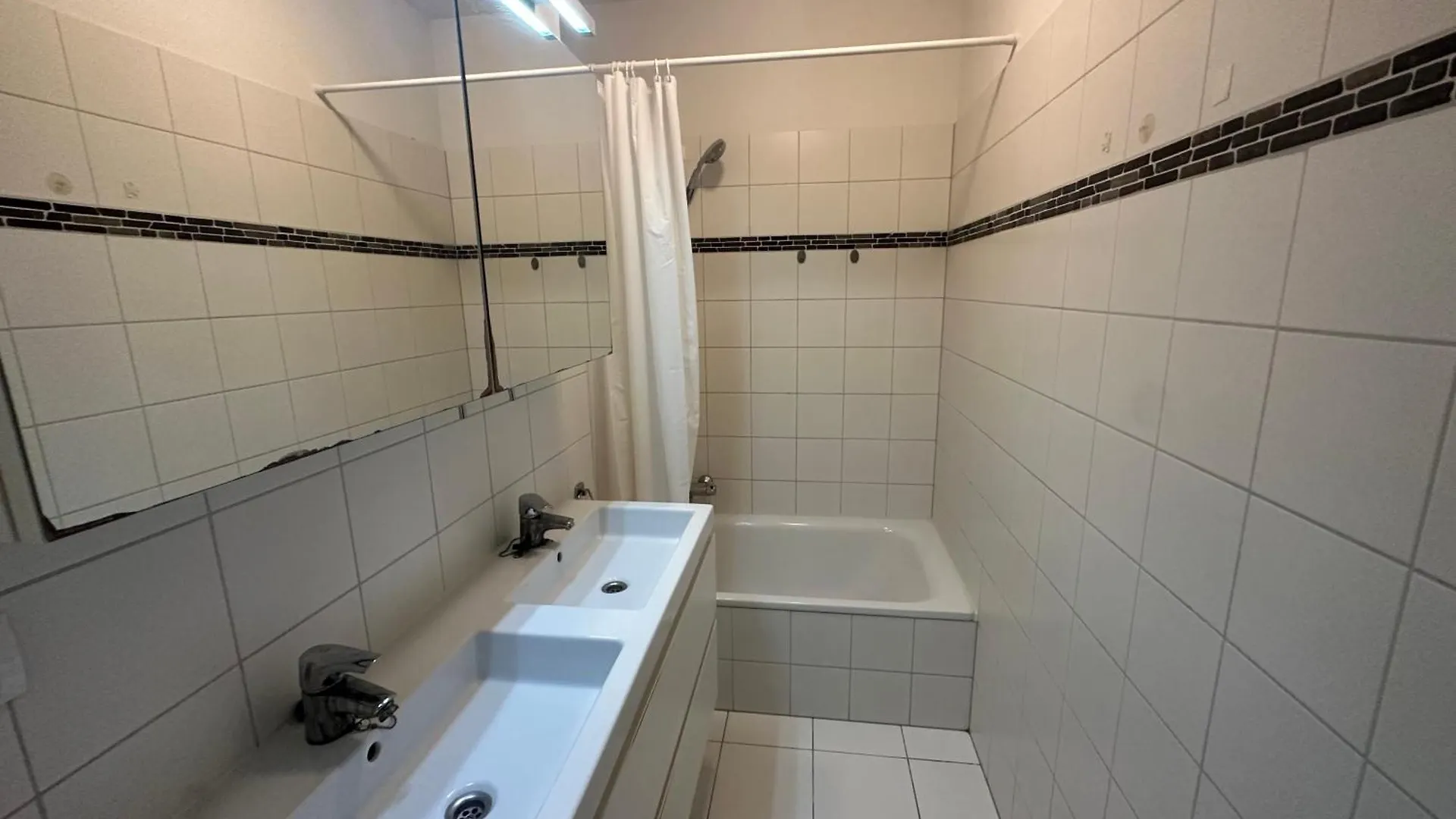 2 Bedroom Apartment In Center With Balcony Bruksela Belgia
