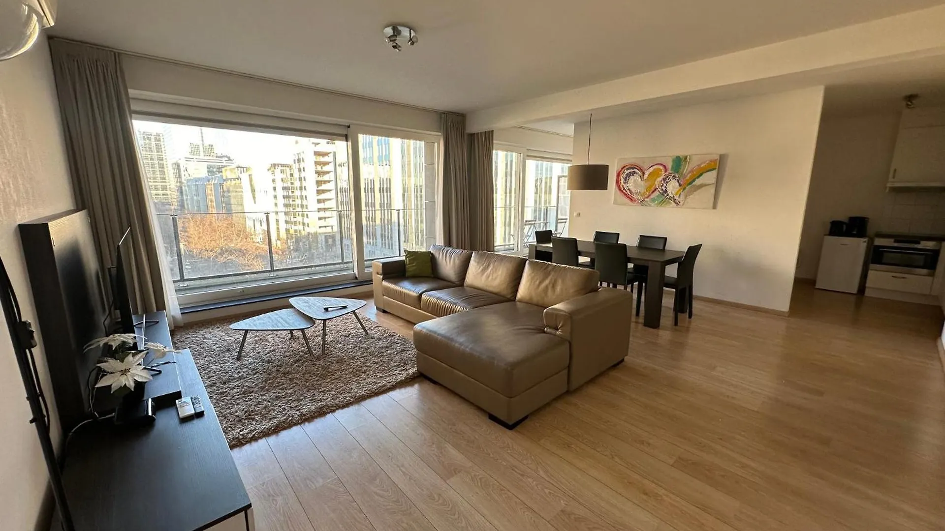 2 Bedroom Apartment In Center With Balcony Bruxelas Bélgica