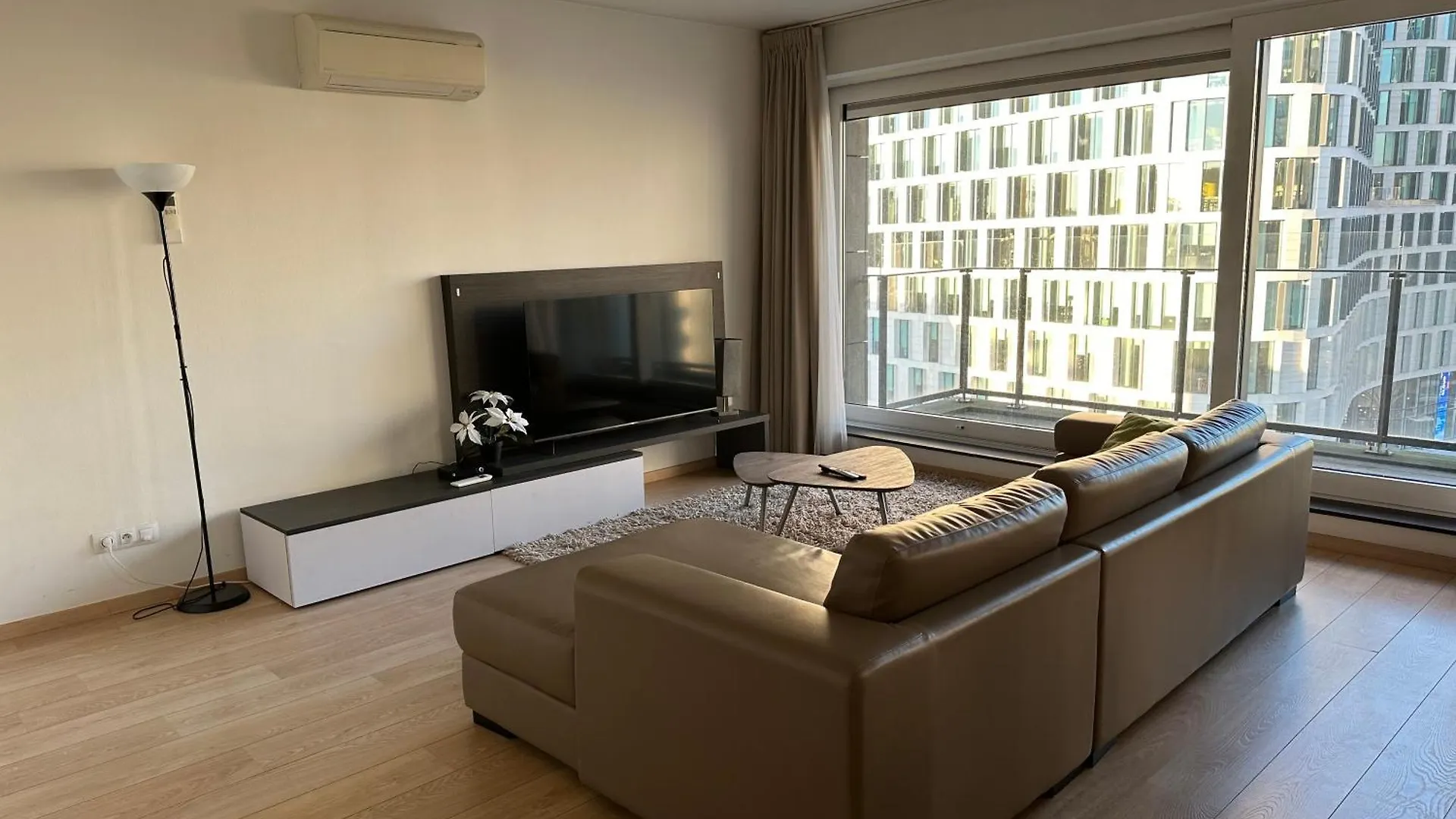 2 Bedroom Apartment In Center With Balcony Bruxelas 0*,  Bélgica